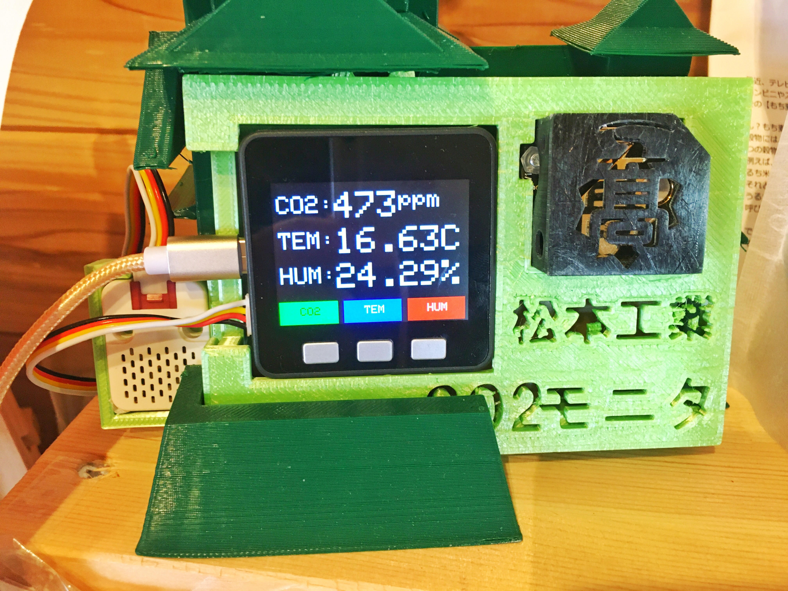 松本工業高校の生徒が作成した二酸化炭素測定器をわいわい広場に設置しました